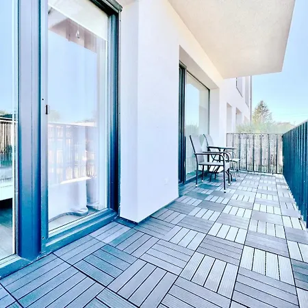 Butas Apartamentai Su Baseinu Maluno Vilose