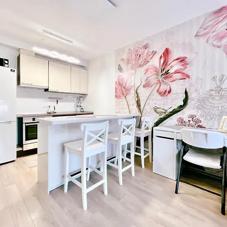 Apartamentai Su Baseinu Maluno Vilose