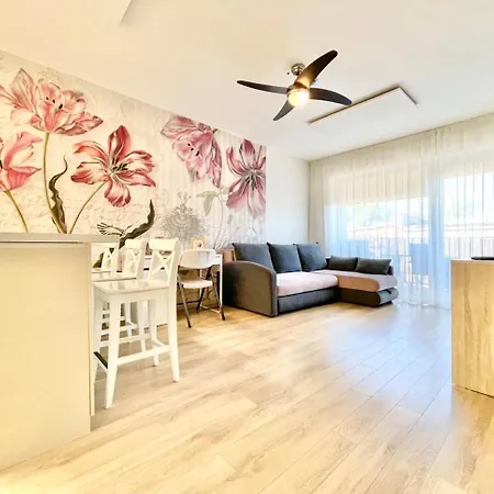 Apartamentai Su Baseinu Maluno Vilose * Palanga