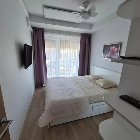 Apartamentai Su Baseinu Maluno Vilose *
